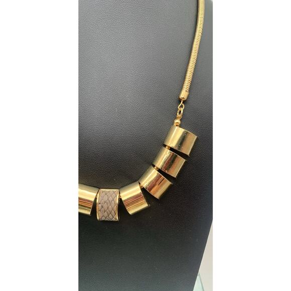 Chunky Gold Tone Necklace With Reptile Look Accent - Picture 2 of 5